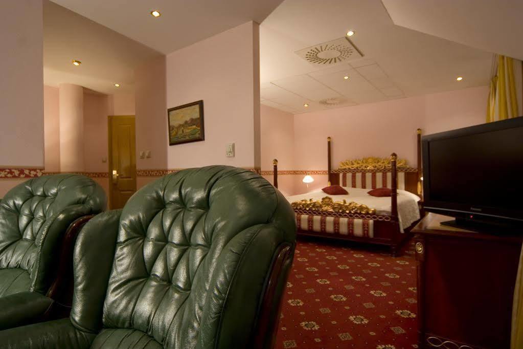 Hotel Alexander'S Nitra Zewnętrze zdjęcie
