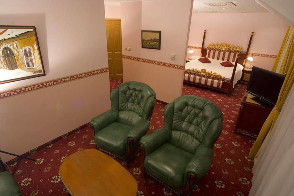 Hotel Alexander'S Nitra Zewnętrze zdjęcie